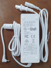Eliminador de corriente 12VDC 7.5A a Plug Invertido 2.5mm, Con Interlock, Blanco,